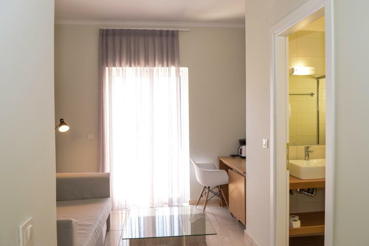 Mithos Premium Rooms Agia Marina Exteriör bild