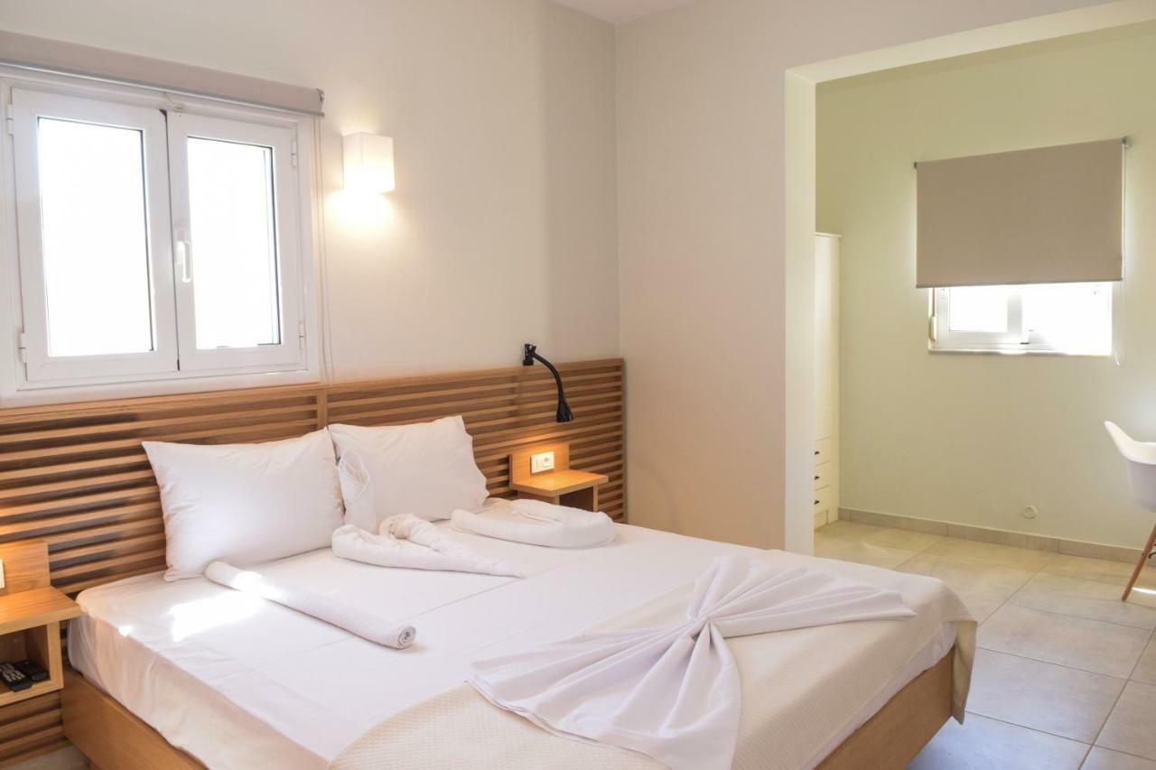 Mithos Premium Rooms Agia Marina Exteriör bild