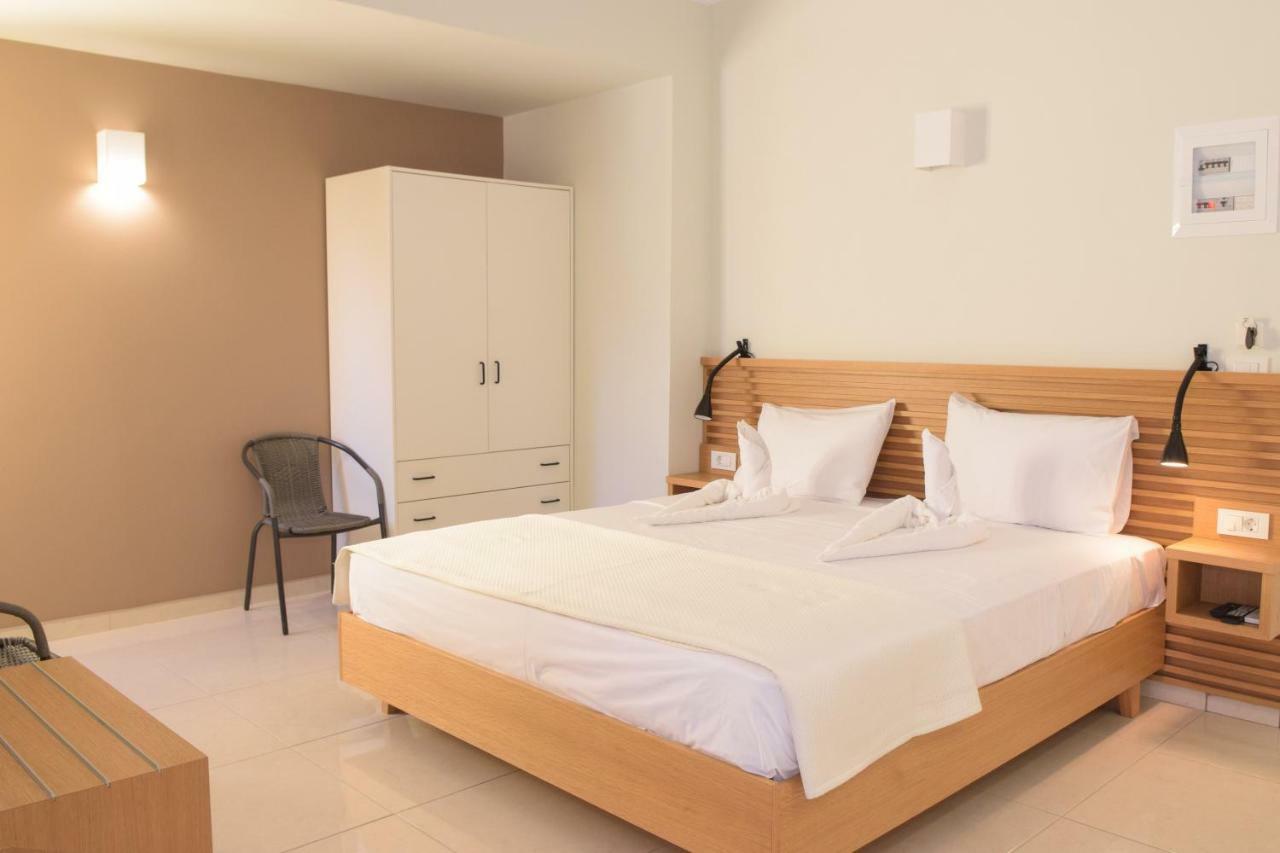 Mithos Premium Rooms Agia Marina Exteriör bild